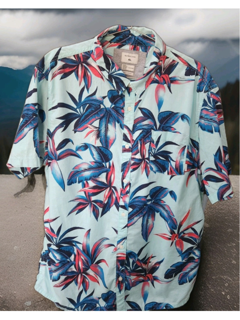 Quiksilver Mens Shirt XL Hawaiian Button Up Pocket Short Sleeve Regular Fit